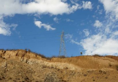 خطوط فشار قوی رستم آباد با برداشت غیرمجاز از معدن در معرض تهدید است