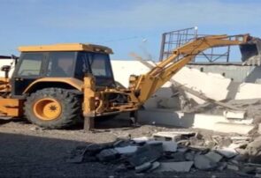 تخریب سازه غیر مجاز در اراضی ساحلی خشکبیجار