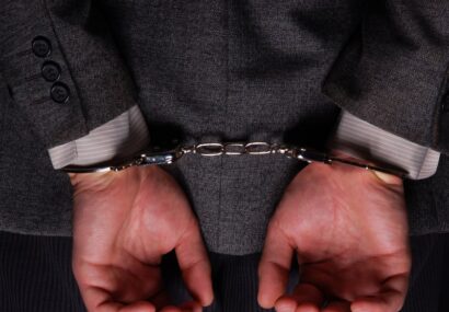 یک عضو شورای شهر قائمشهر توسط سربازان گمنام دستگیر شد یک عضو شورای شهر قائمشهر توسط سربازان گمنام دستگیر شد