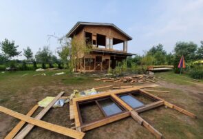 تخریب یک مجموعه گردشگری غیرمجاز در لاهیجان