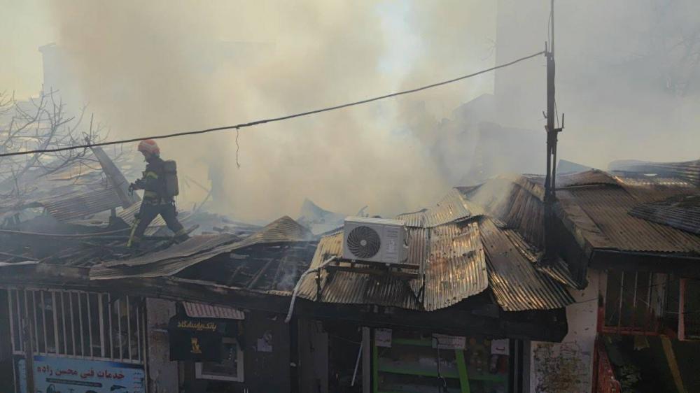 آتش گرفتن ۹ مغازه و خانه در کوی حسینی شهر رشت