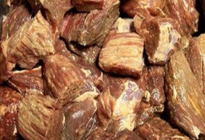 امحای بیش از هزار کیلوگرم فرآورده خام دامی غیر بهداشتی در شهرستان رشت