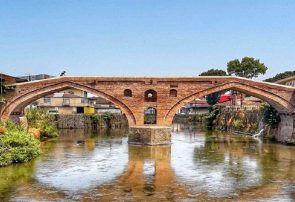 تخریب مغازه‌های خطرناک جنب پل خشتی لنگرود