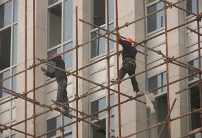 سقوط مرد ۳۳ ساله از داربست در لنگرود، جان او را گرفت