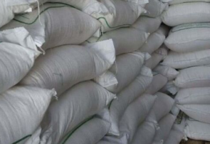 کشف بیش از ۲ تن شکر قاچاق در صومعه سرا