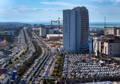 ورود بیش از ۱۵۰ هزار خودرو در منطقه آزاد انزلی | تعداد گردشگران ورودی از مرز ۵ میلیون نفر عبور کرد