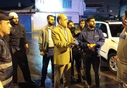 بازدید شبانه استاندار گیلان از مناطق دچار آب‌گرفتگی در بندر انزلی