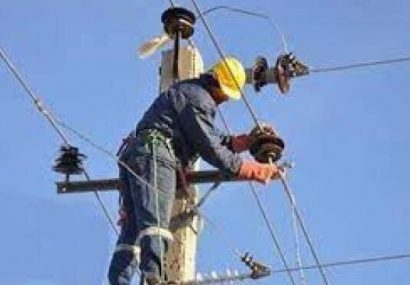 سقوط مامور اداره توزیع برق بندرانزلی به دلیل برق گرفتگی سقوط مامور اداره توزیع برق بندرانزلی به دلیل برق گرفتگی