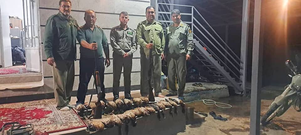 دستگیری شکارچیان متخلف و کشف ۲۱ لاشه پرنده در سیاه کشیم صومعه‌سرا