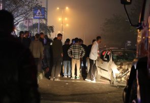 تصادف شدید در بلوار لاکان رشت؛ راننده ۲۰۶ به جدول زد و شدت مصدوم شد