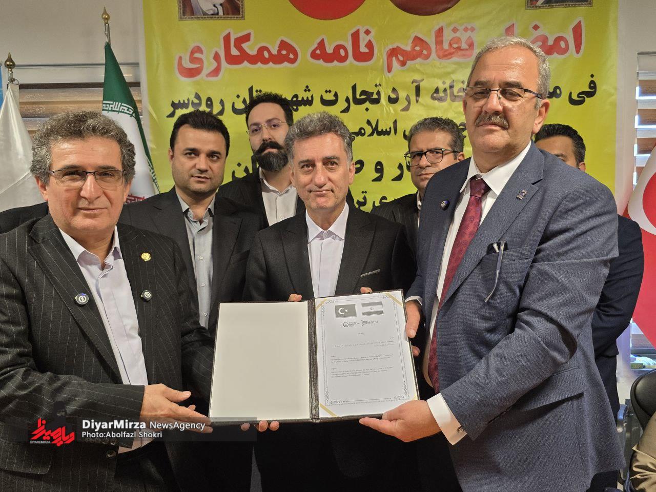 امضای تفاهم‌نامه آرد تجارت رودسر با استان وان؛ گندم با کیفیت ترکیه به گیلان می آید