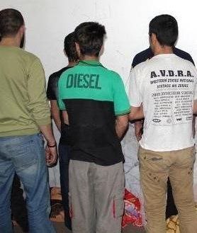 دستگیری ۵ نفر اتباع بیگانه در بندرانزلی دستگیری ۵ نفر اتباع بیگانه در بندرانزلی