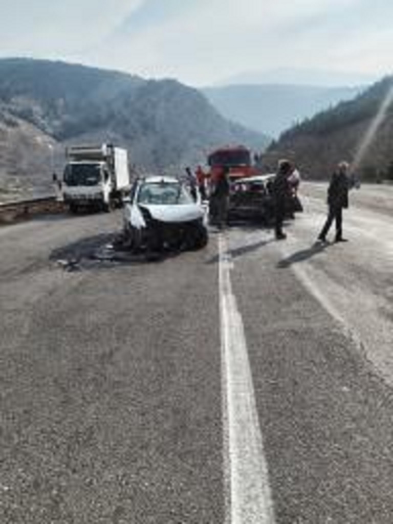 ۳ فوتی در برخورد مرگبار سمند با پراید در جاده قدیم رستم آباد به رودبار!