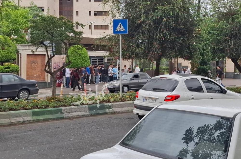 تجمع دانش آموزان گیلانی برای لغو امتحانات حضوری؛ موفق شدند